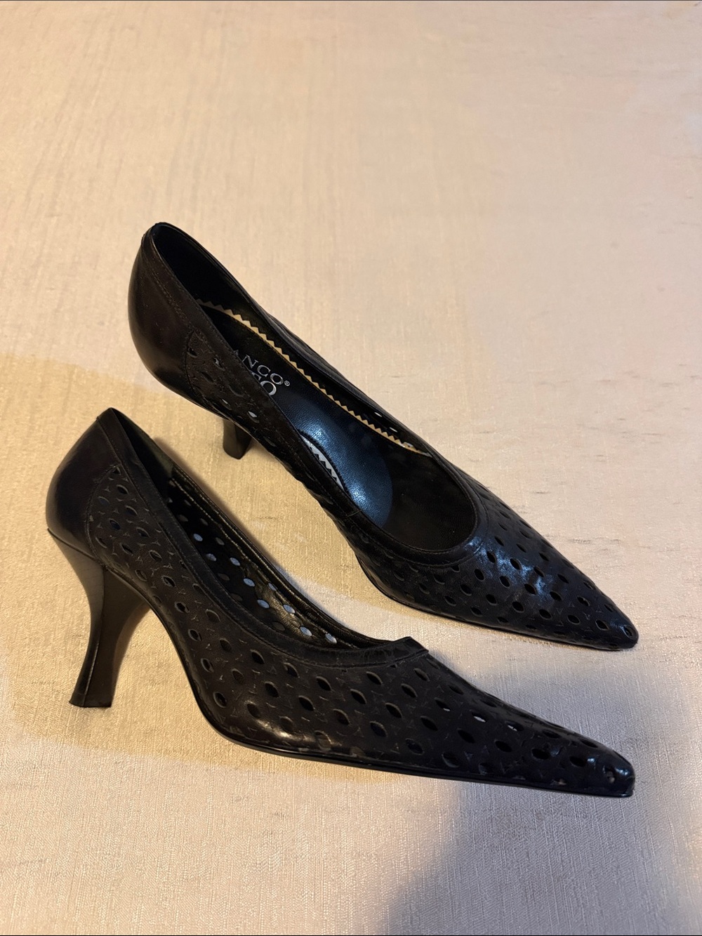 Franco Sarto Women’s Black Perforated Pointed-Toe Kitten Heel Pumps Size 7.5